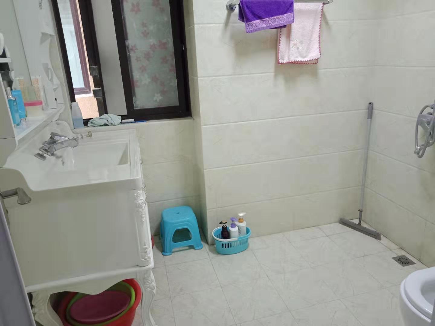 大润发精装两房世贸公馆出行方便