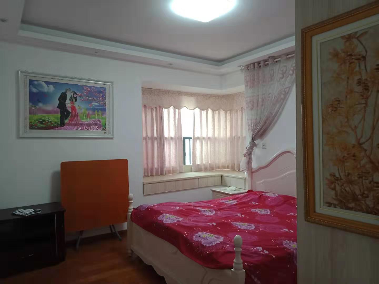 大润发精装两房世贸公馆出行方便