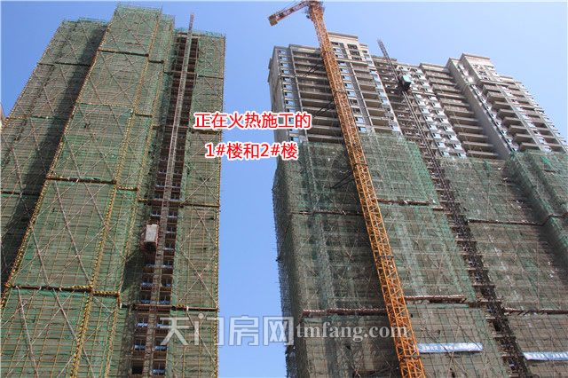 碧水园·长宿9月工程进度：2号楼在安装窗户玻璃