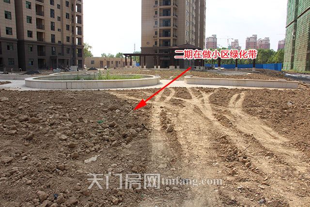 二期在做小区绿化带.jpg