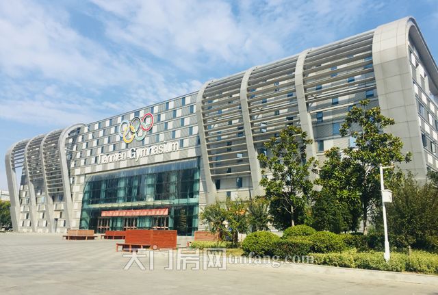 2019092609251418687zc3bnk.jpg 项目马路对面的天门市体育馆.jpg