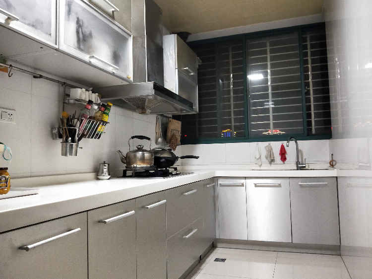 空中别墅.一线湖景. 地段(西湖苑B区)