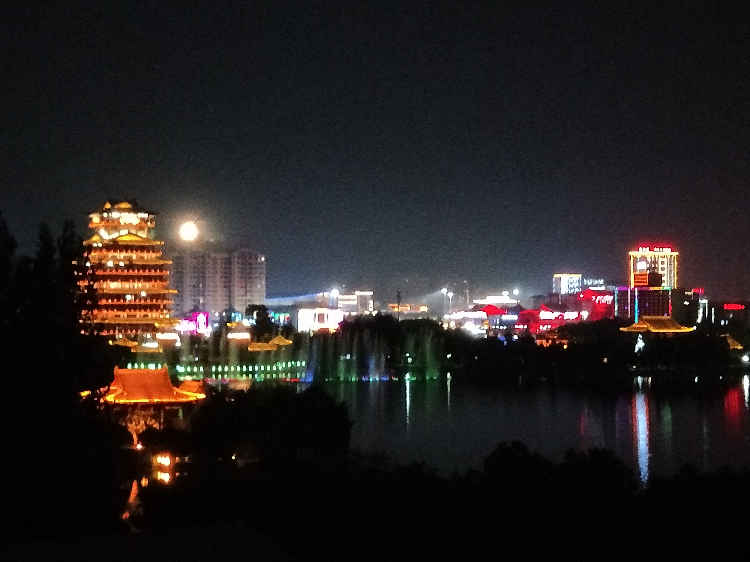 空中别墅.一线湖景. 地段(西湖苑B区)