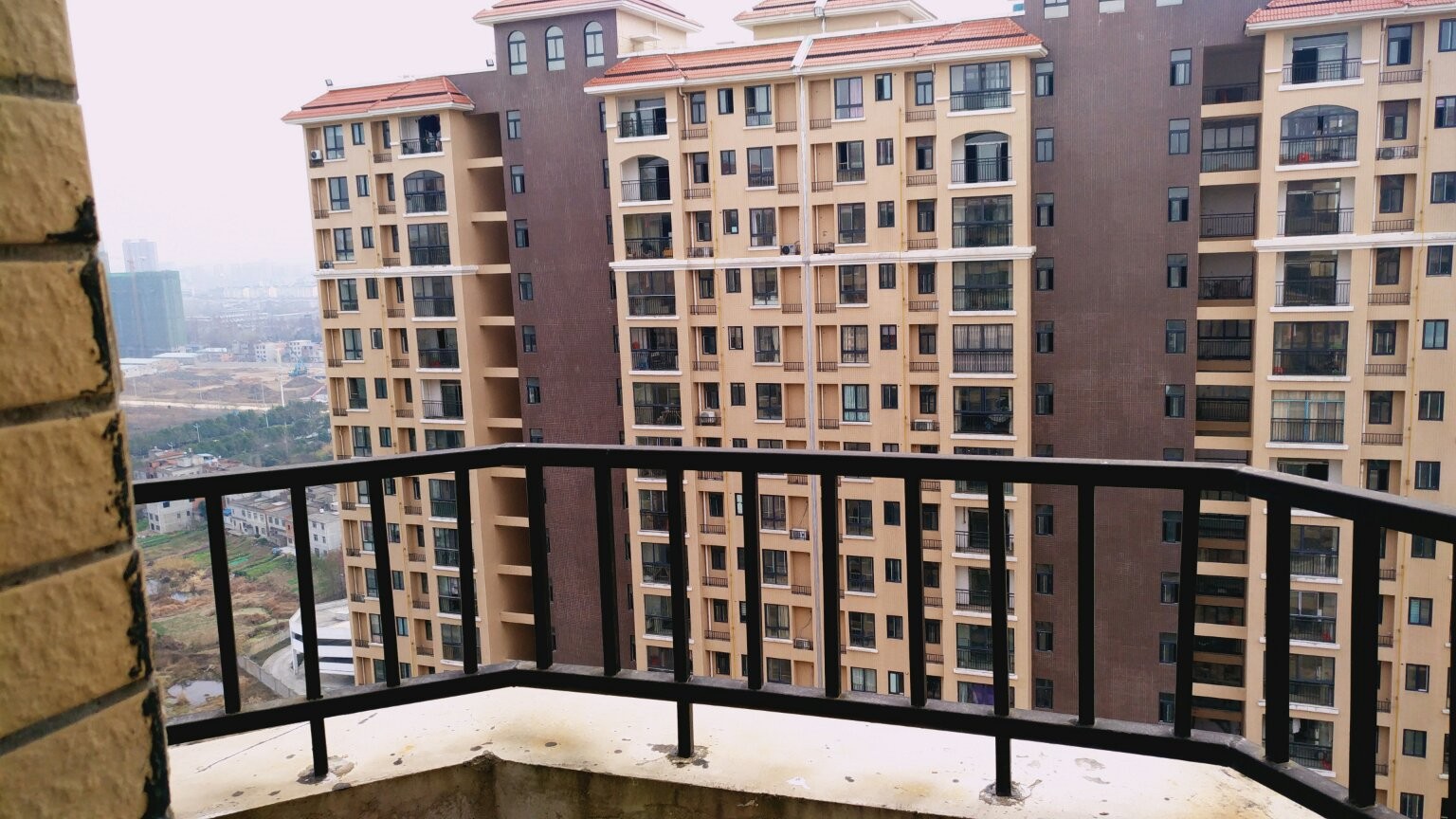 天门高中对面天城明珠