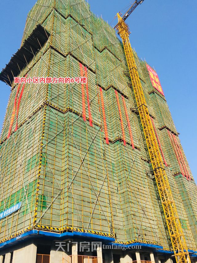 面向小区内部方向的6号楼.jpg