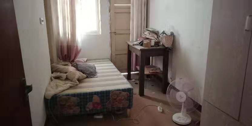 四排楼路华泰中学后面私房两间三层6*12米房东急售手机微信同号