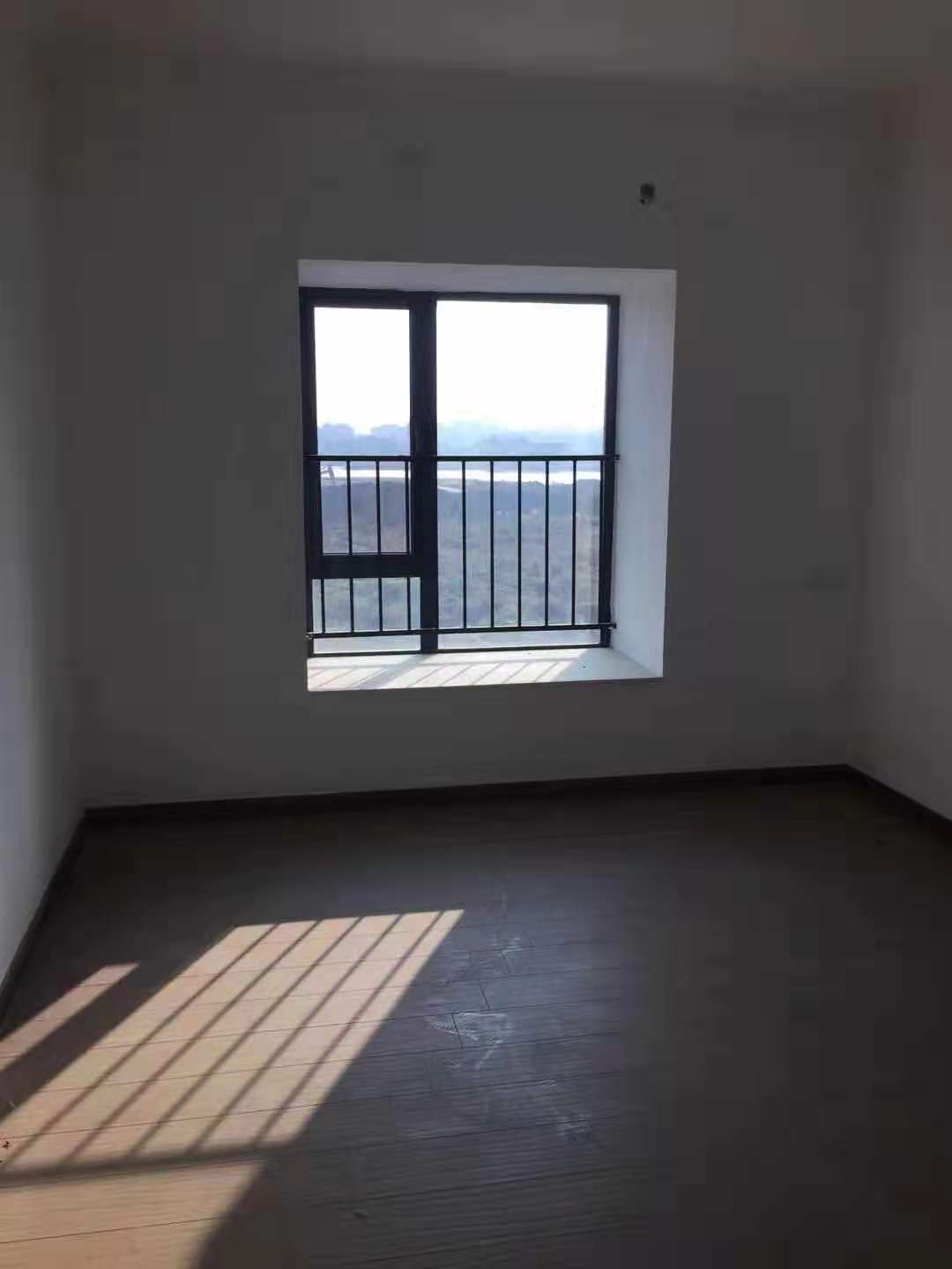 碧桂园大四房精装采光好华斯达 房