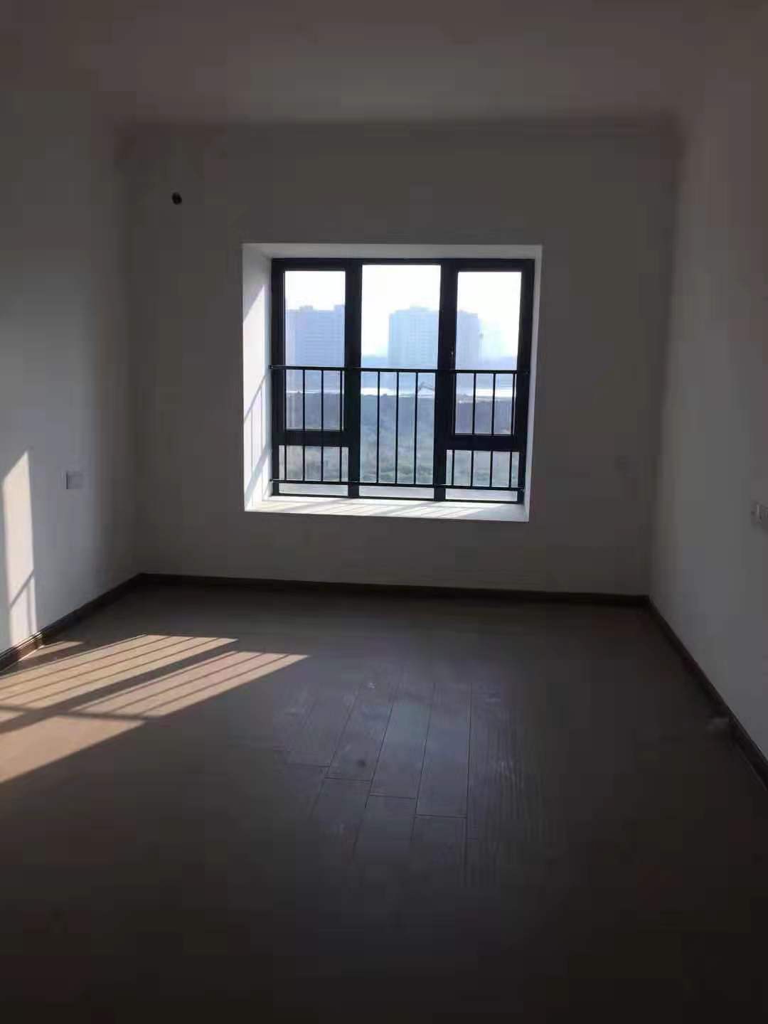 碧桂园大四房精装采光好华斯达 房