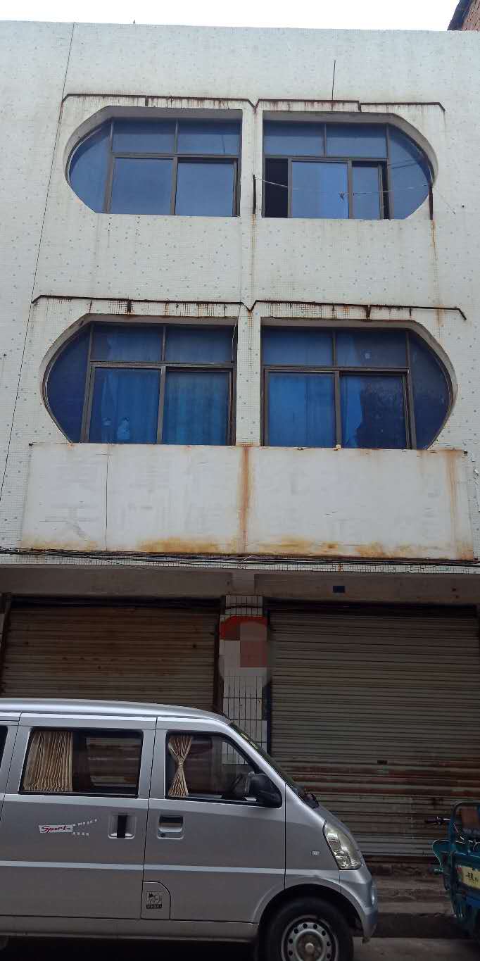 华侨城私房带门面两间三层