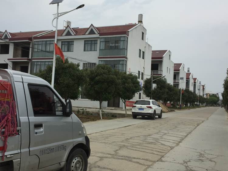 北湖公园对面学区耀星小区因急需资金出售