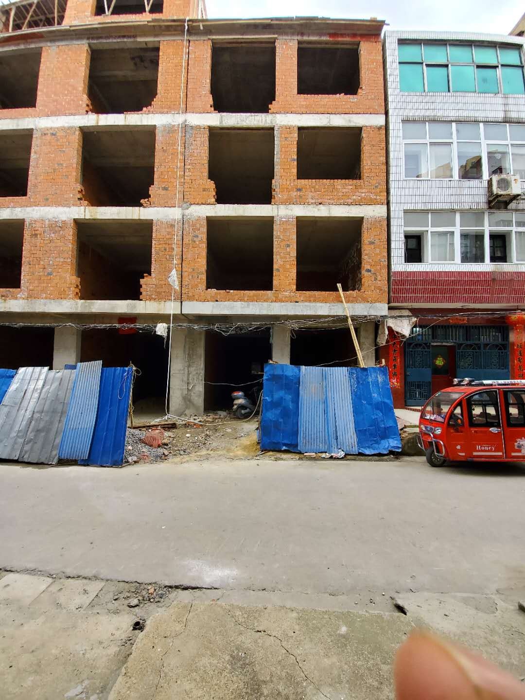 人民大道皮防所上坡临街380平米新私房