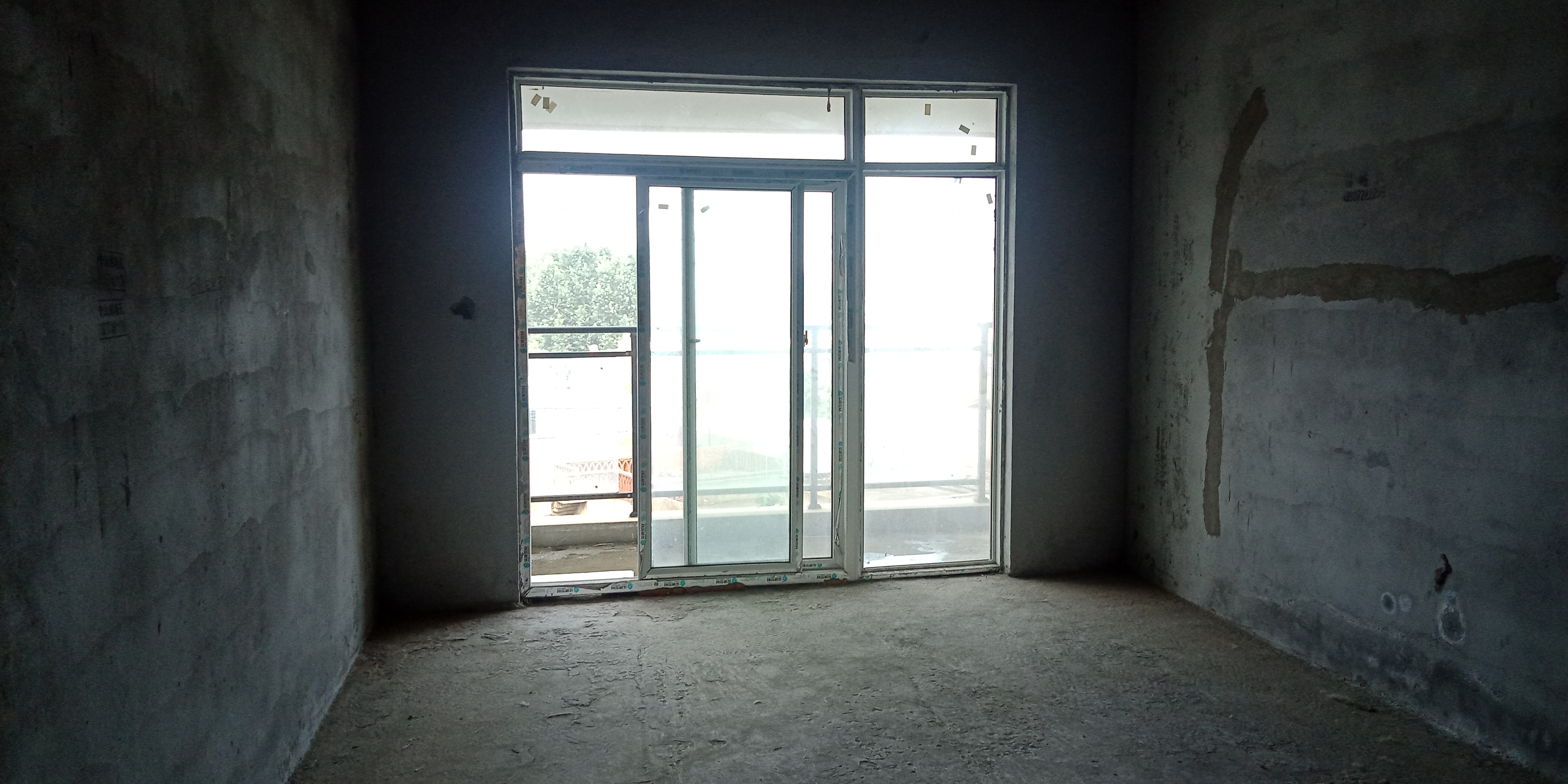 东方茗苑毛坯两房东方社区东门附近