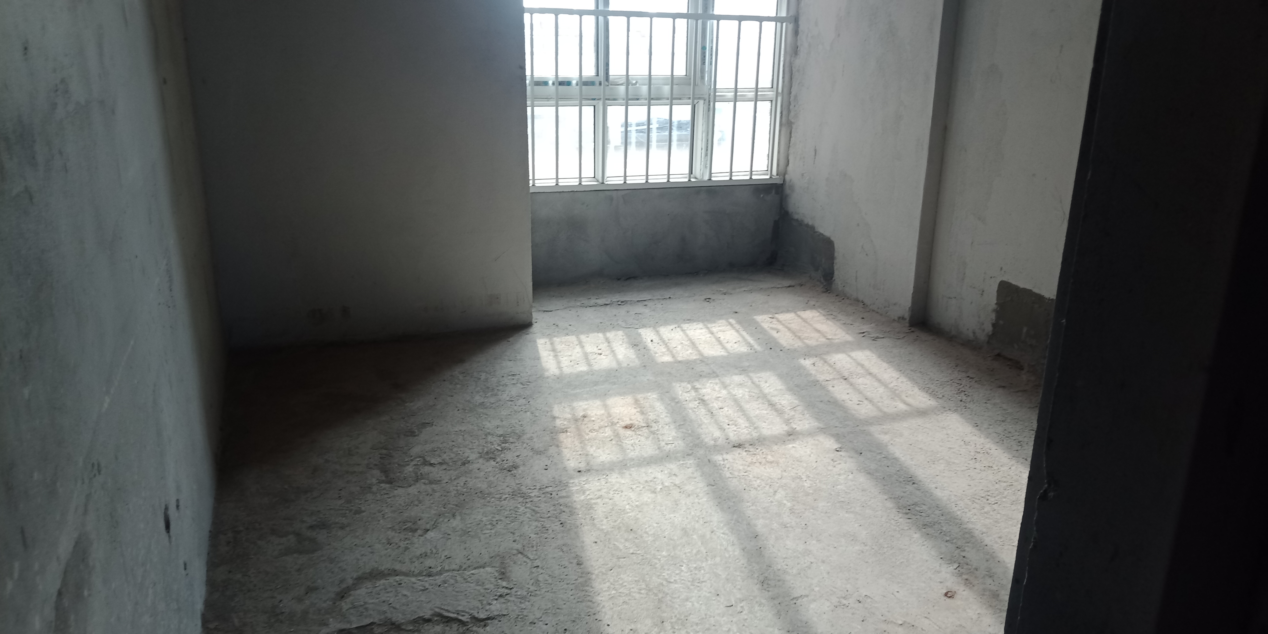 东方茗苑毛坯两房东方社区东门附近