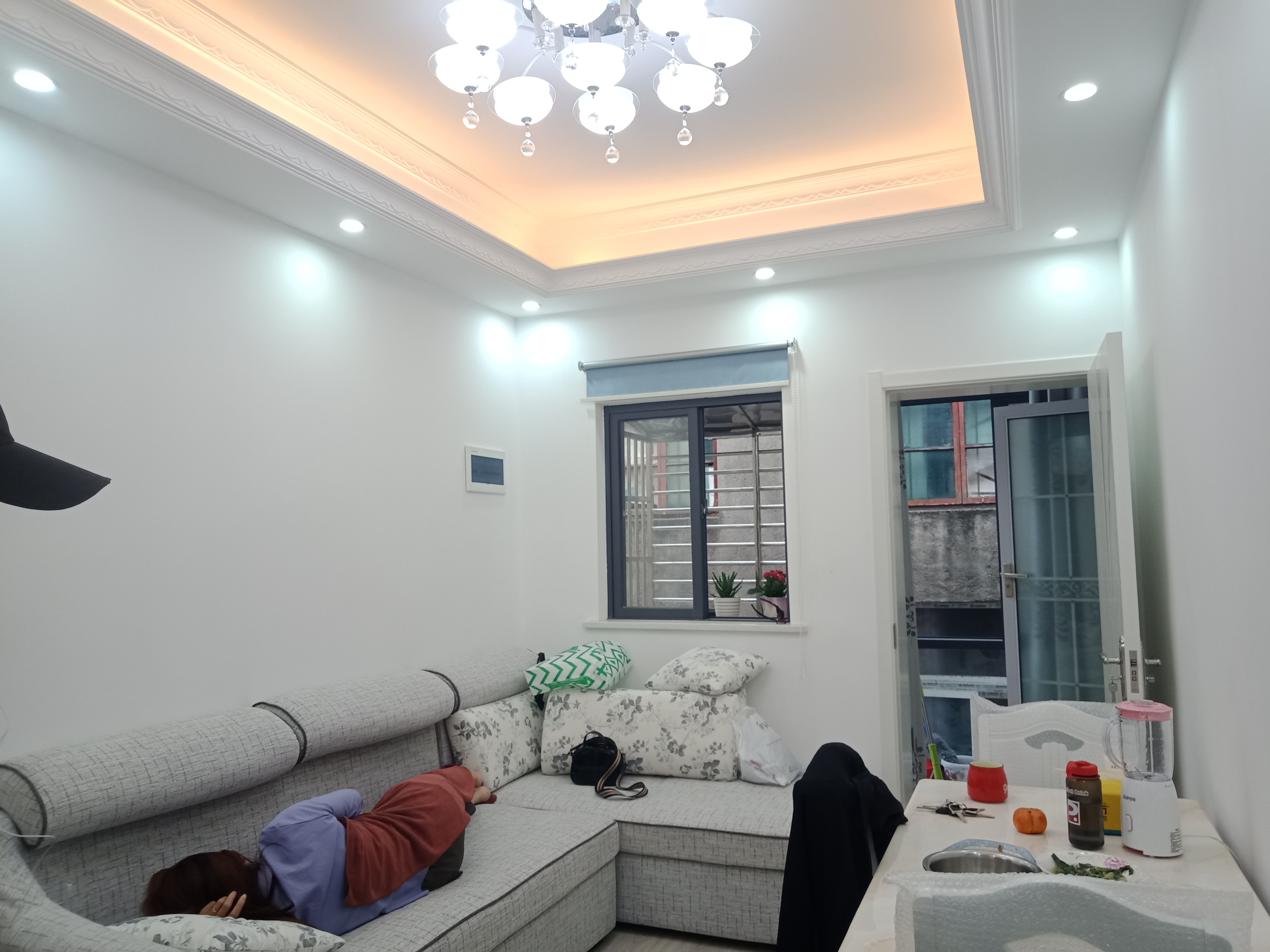 保安商城附近老单元房全新装修两房