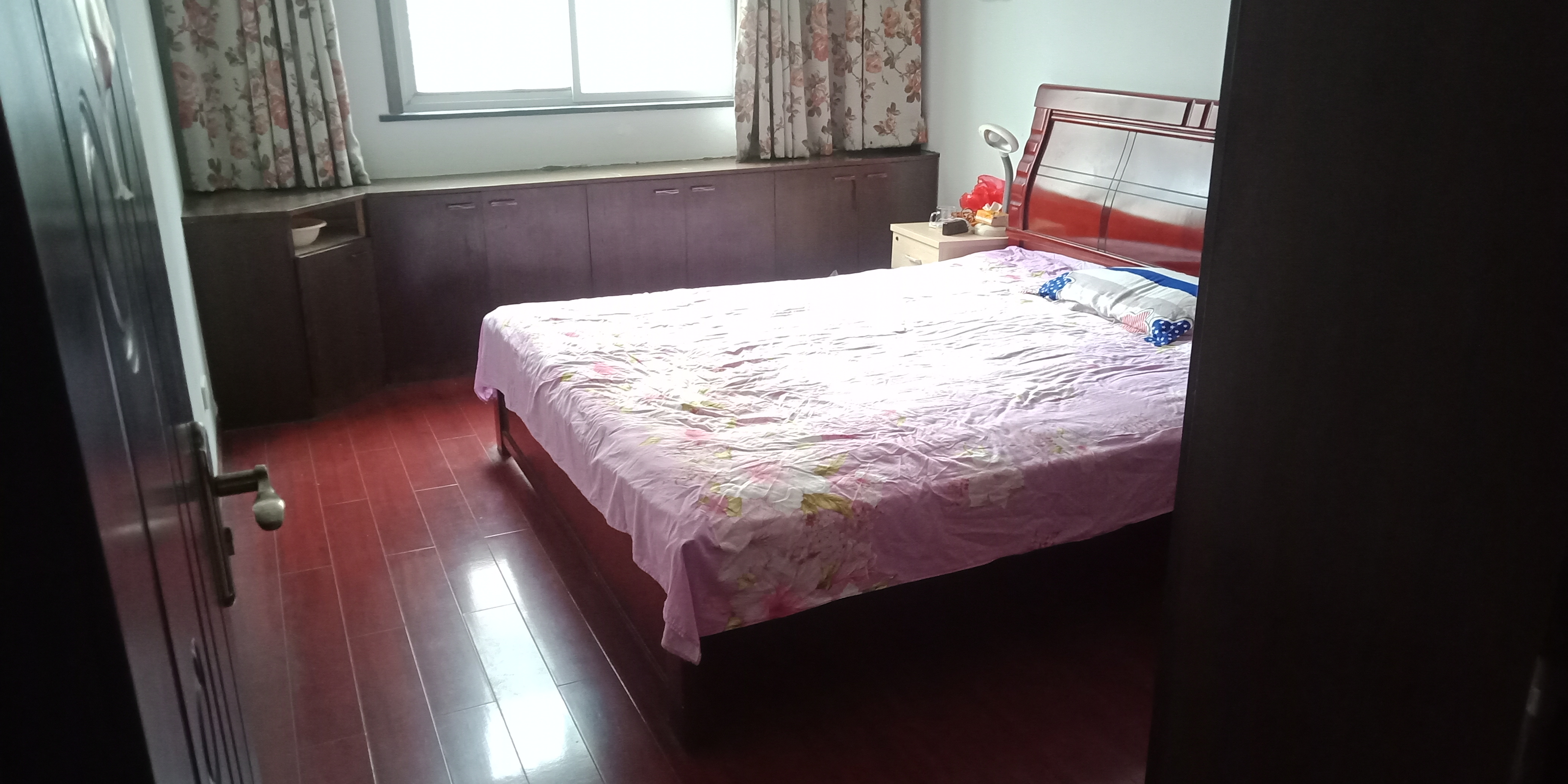 银华花园大三房精装修新城附近