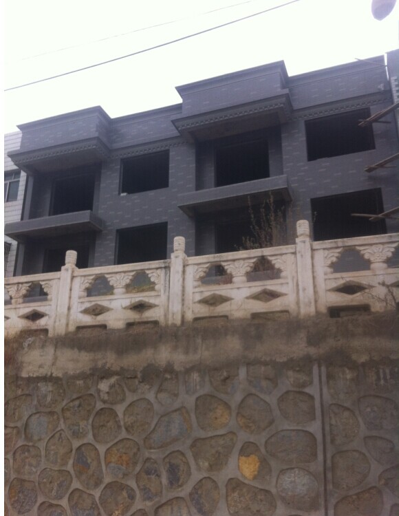 出售教堂对面私房