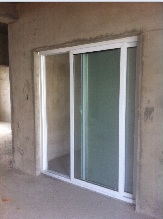 新城政法小区四室出售