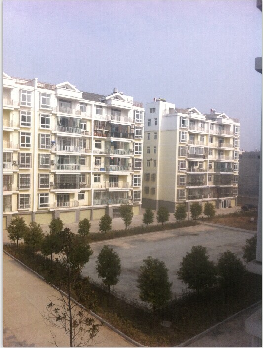 新城政法小区四室出售