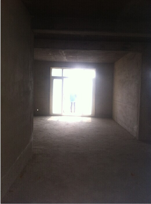 新城政法小区四室出售