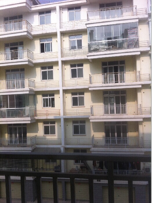 新城政法小区四室出售