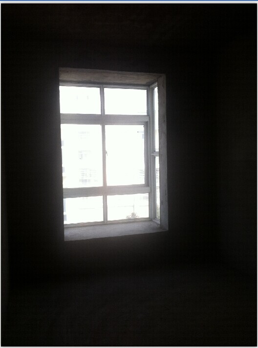 新城政法小区四室出售