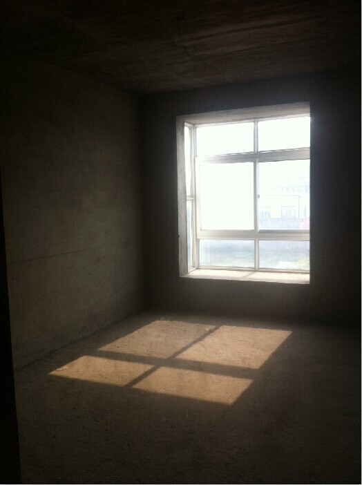 新城政法小区四室出售