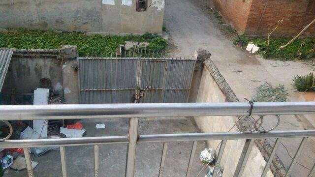 西龙小区私房，代前院，出售