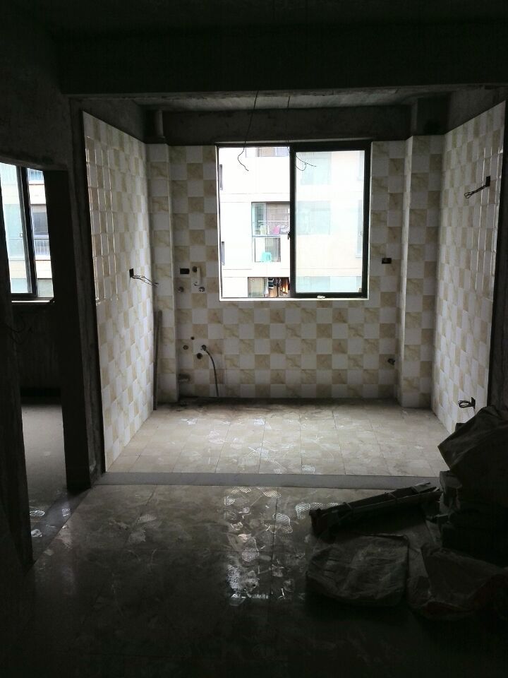 出售新城五期稀缺步梯房4楼两房