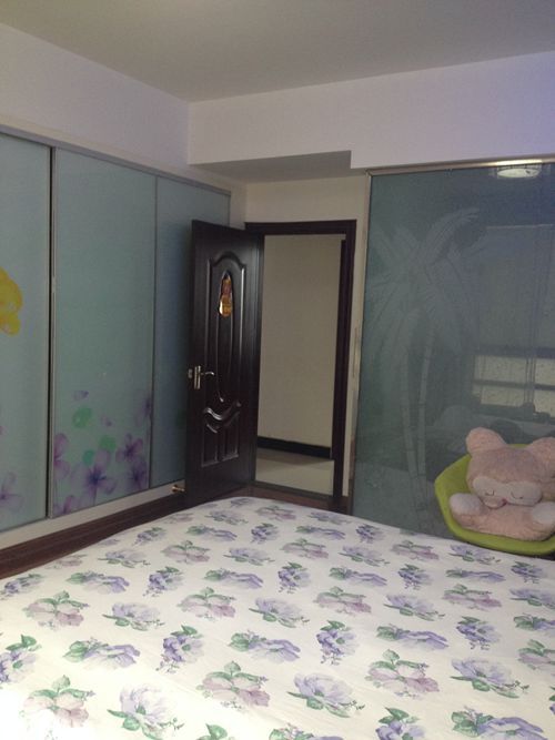 新城一期三室两厅两卫精装修出售