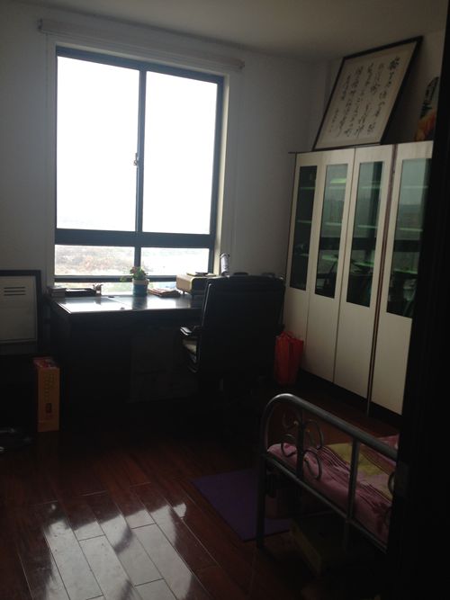 新城一期三室两厅两卫精装修出售