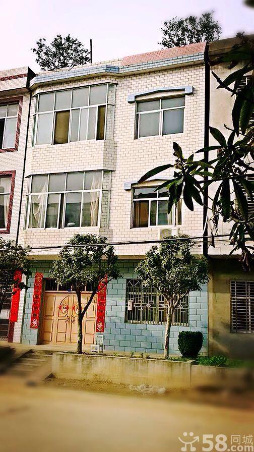 陈方小区朝南第一排私房出售