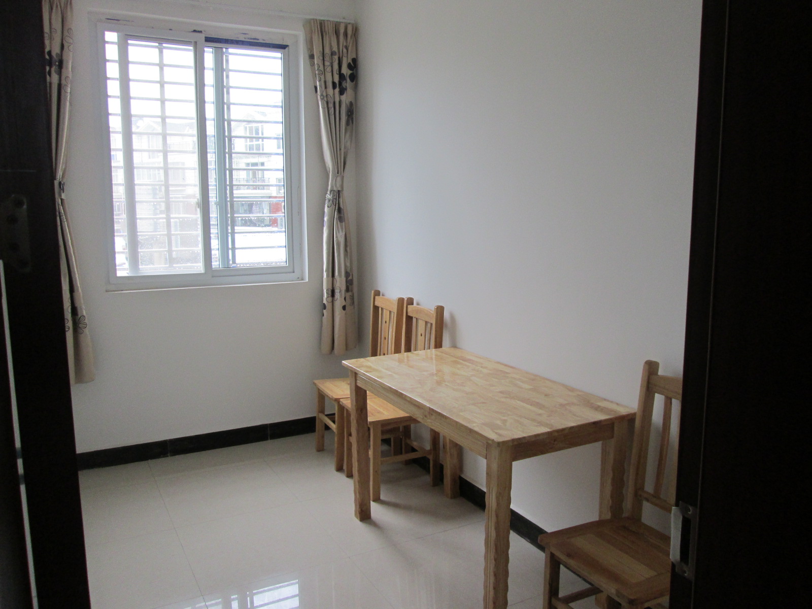 城市花园临街带电信光纤新装新房新电器.阳光好通风好干净.