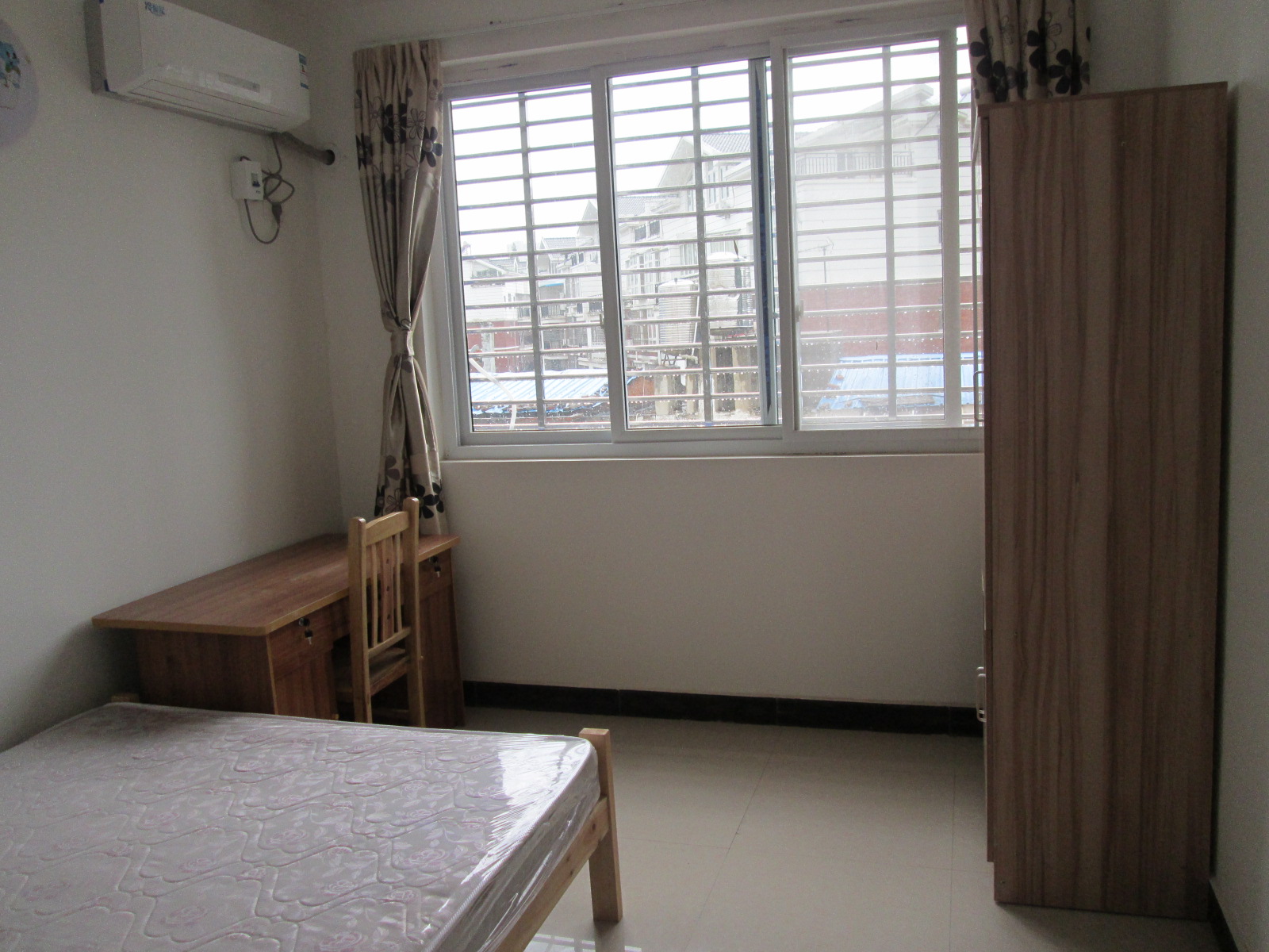 城市花园临街带电信光纤新装新房新电器.阳光好通风好干净.