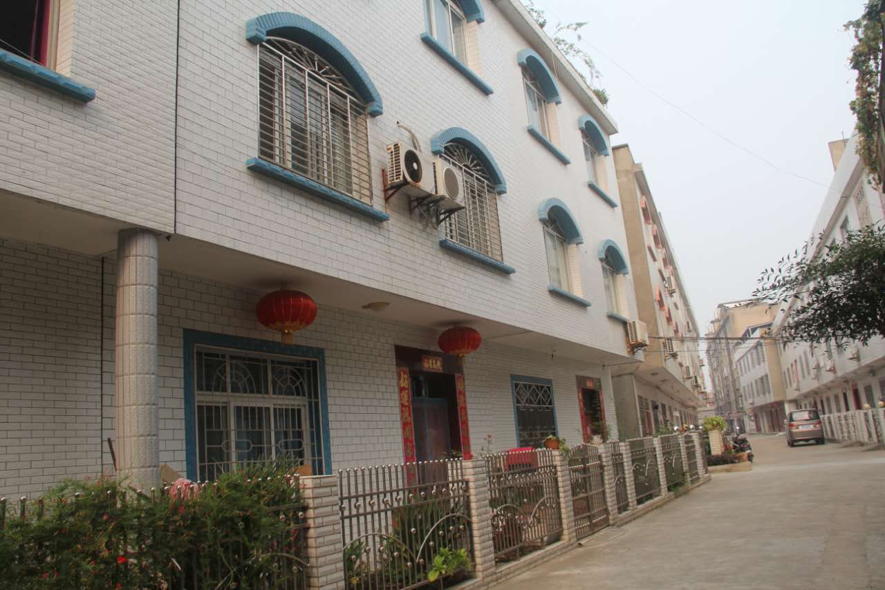 东方酒店附近私房急售！！