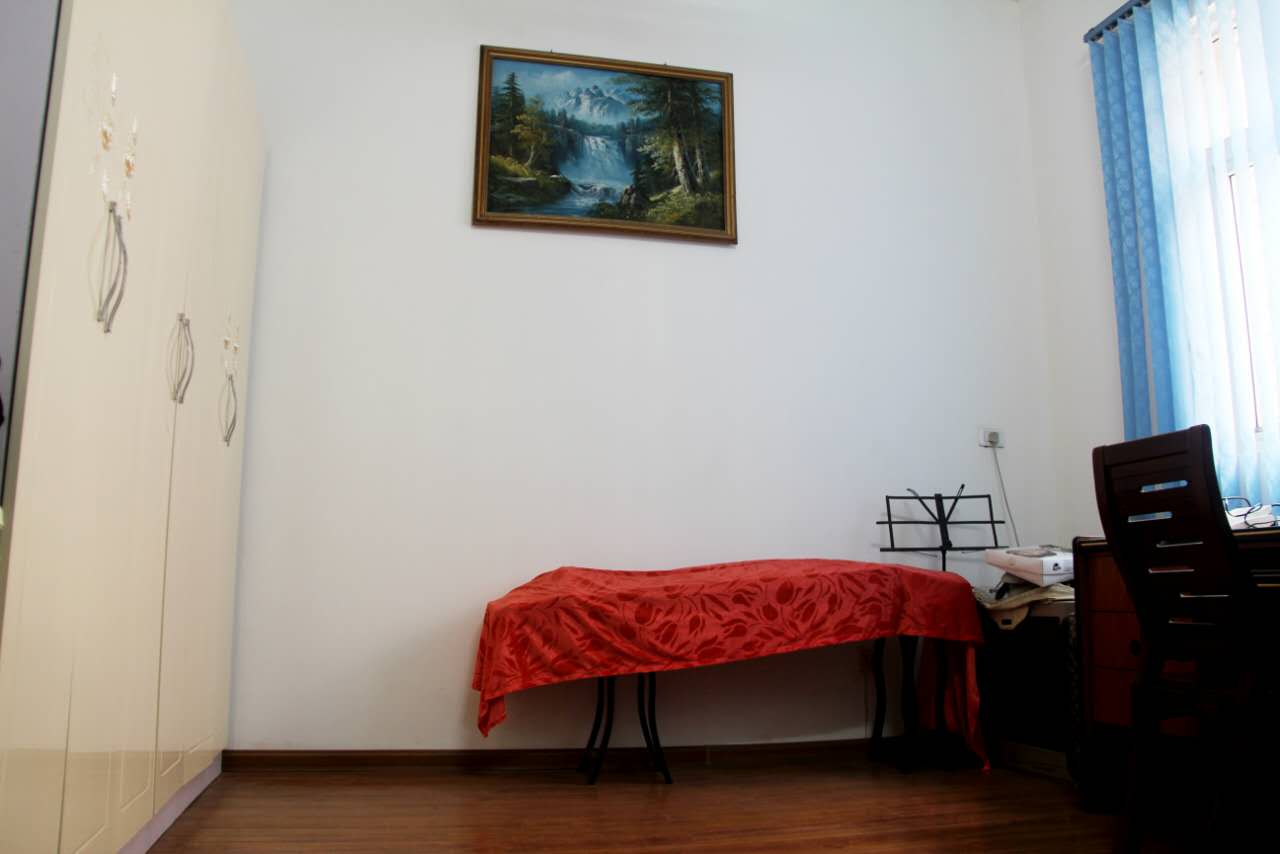 东方酒店附近私房急售！！