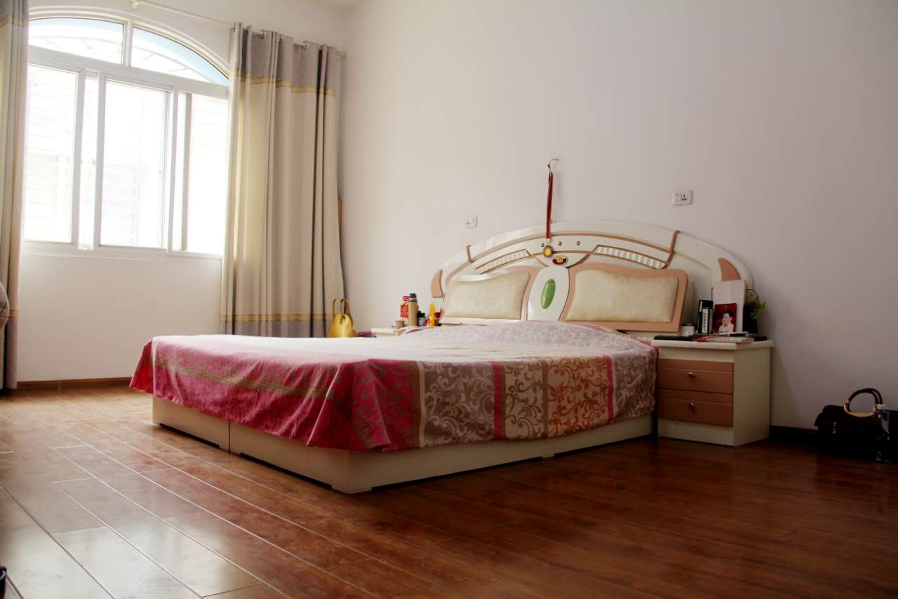 东方酒店附近私房急售！！