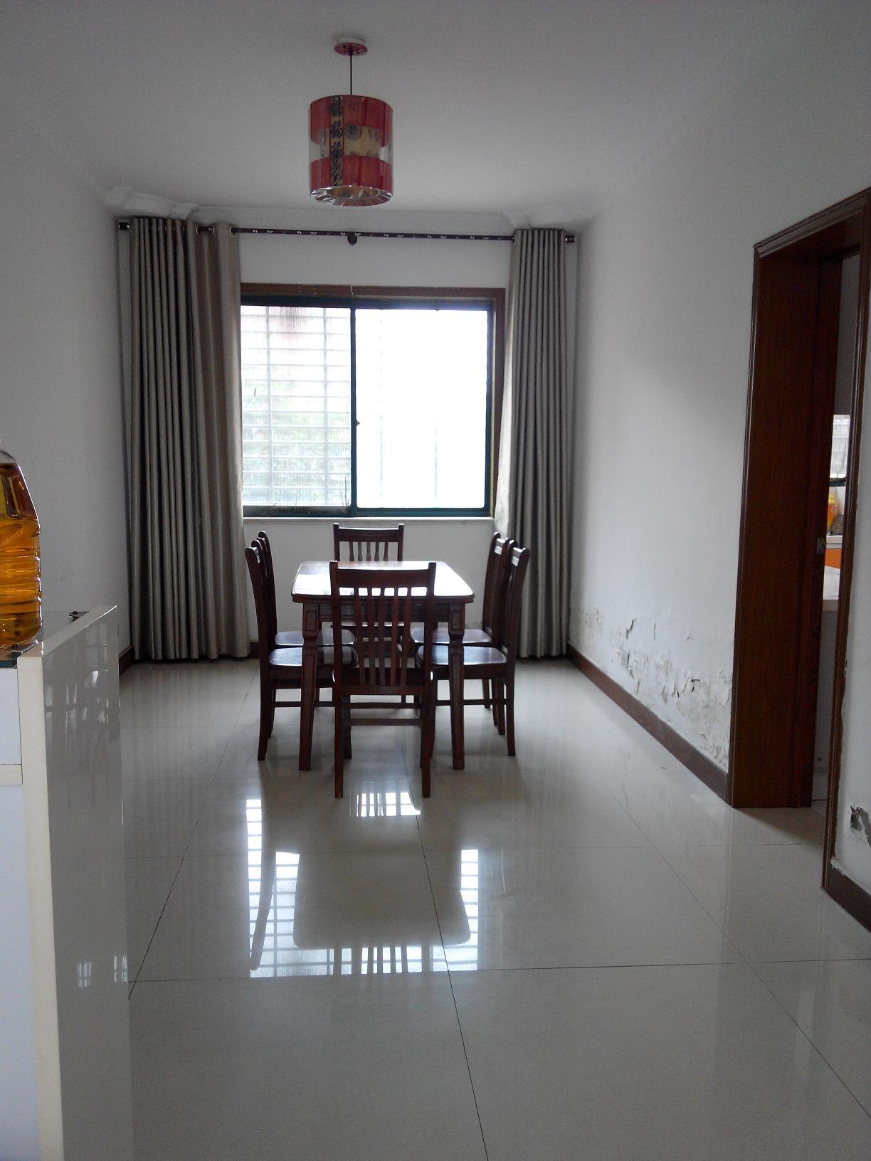 西湖苑A区装修三房131平米 售39万