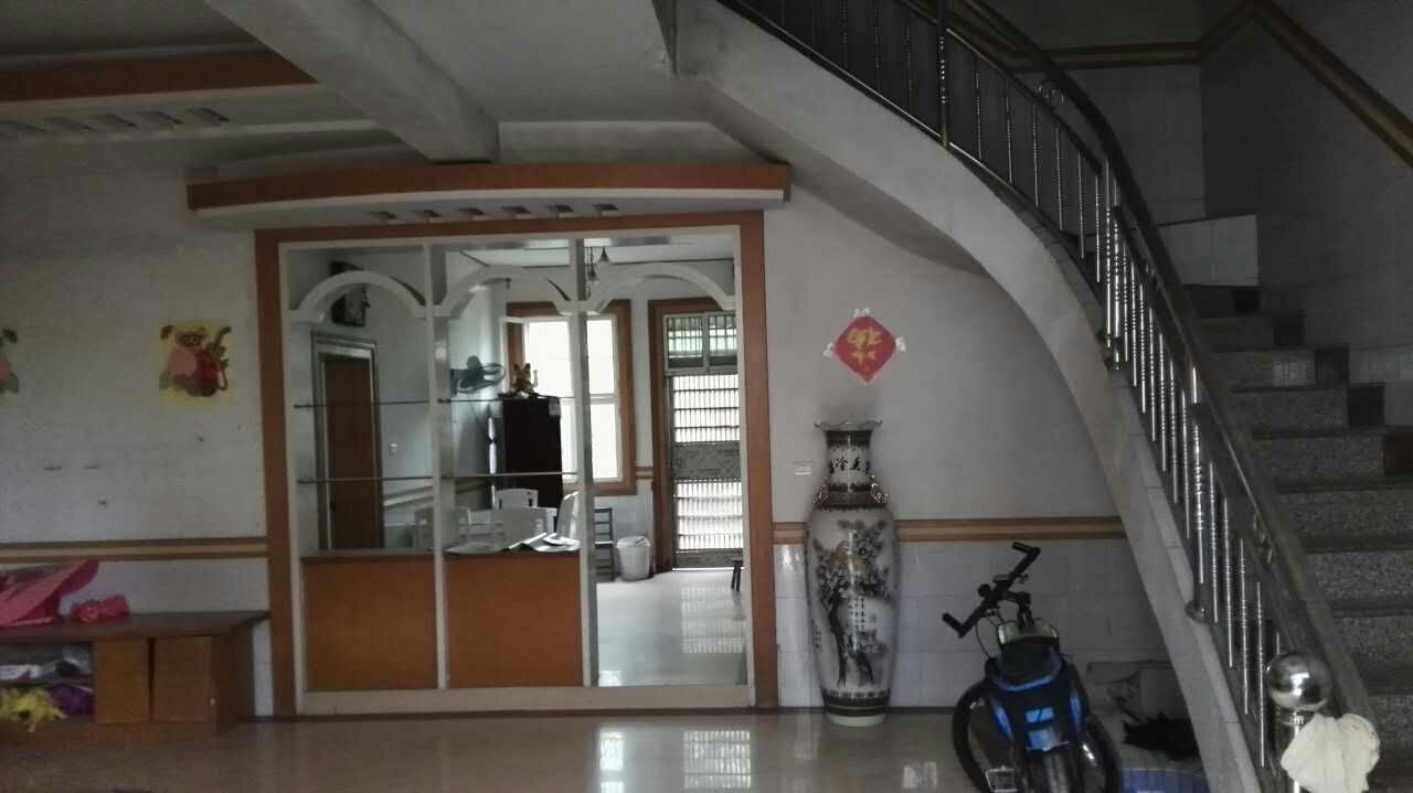 天门蒸菜街夜宵城旁