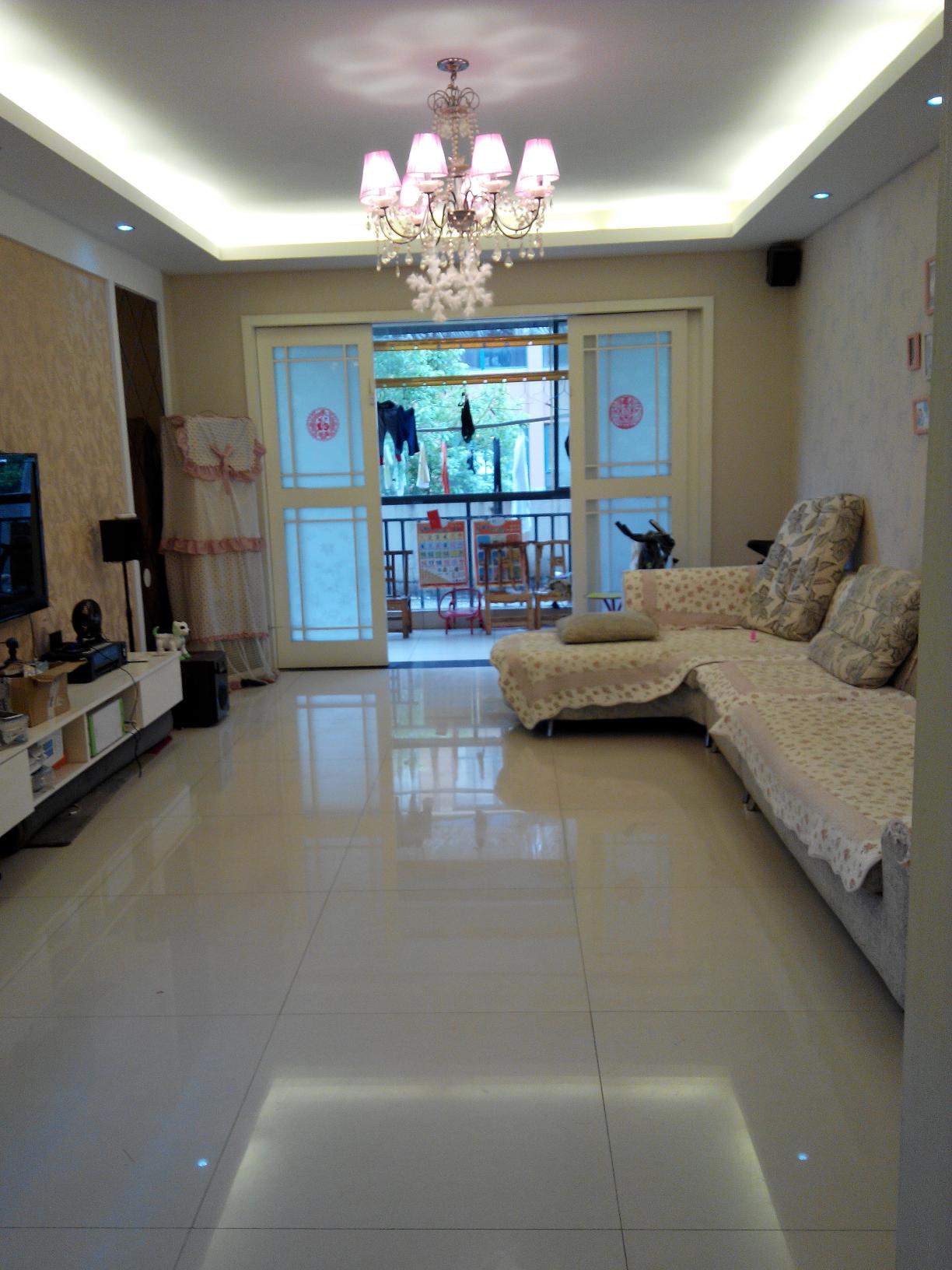 新城 小区精装修三房125平米 售50万还免费送车库哦.......