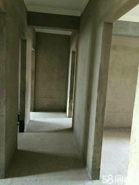 新城五期电梯房低价出售，看房有钥匙， 景观。