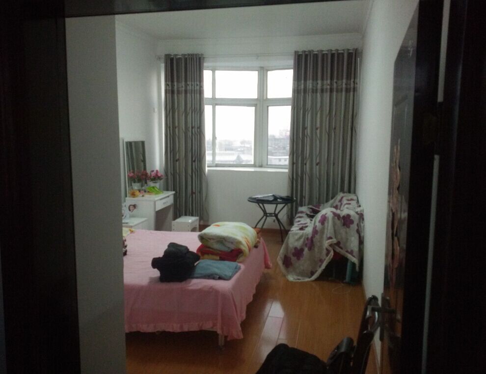 出售自己住的婚房，天门东门农行单元，精装