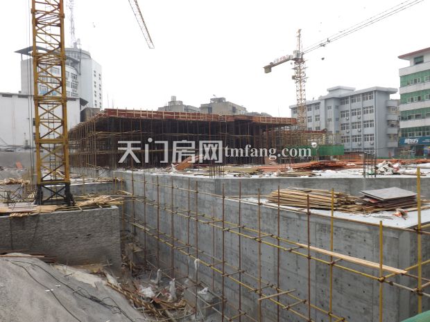 东湖明珠10月工程进度 在做二层倒板工程