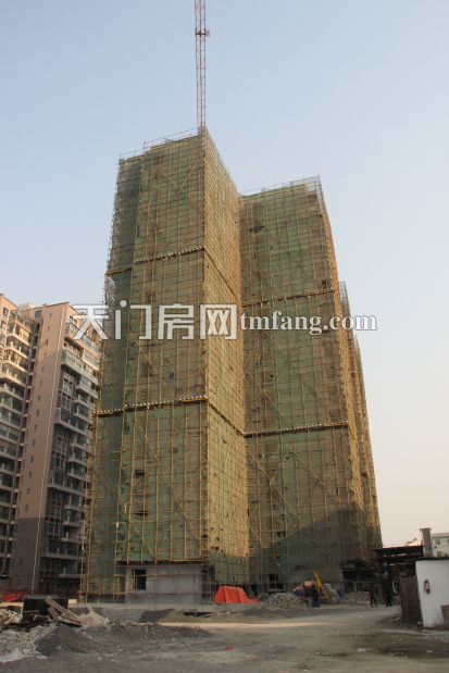 西湖御苑12月工程进度 C栋正在做外墙工程