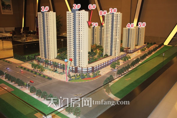 鸿泰公馆5月工程进度：6#楼正在安装门窗