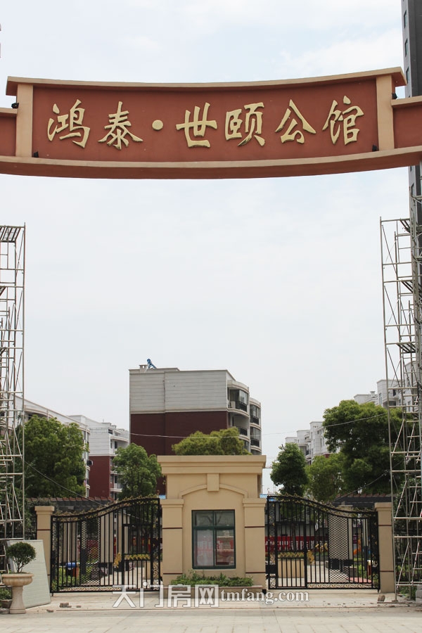 鸿泰公馆5月工程进度:1#、2#楼在做外立面