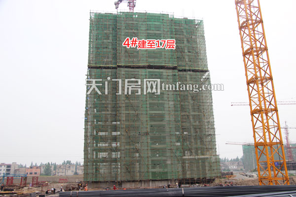 汇金国际4#楼已经建至17层，位于6#楼的右方