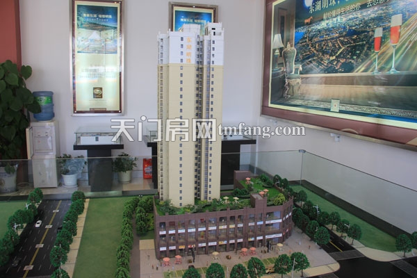 东湖明珠六月工程进度：已经封顶在砌内墙