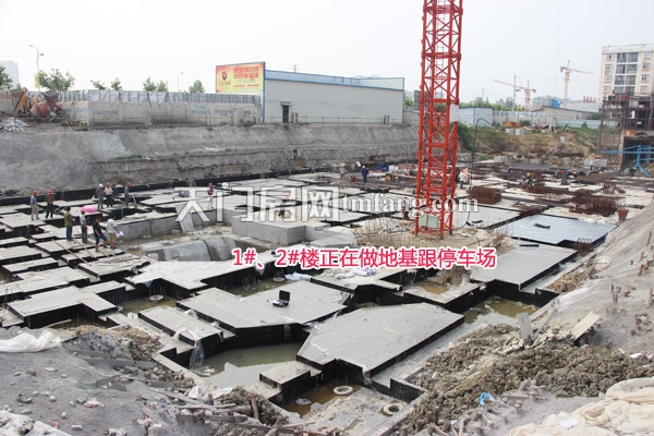 1#、2#楼正在做地基跟停车场