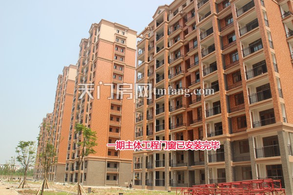 华泰丽晶一期的小区主体工程已经基本完工