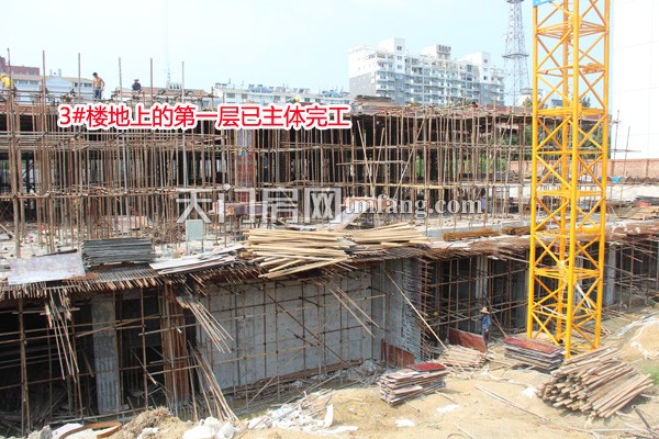 红盾时尚公寓8月工程进度 ：1#、3#楼已建好一层